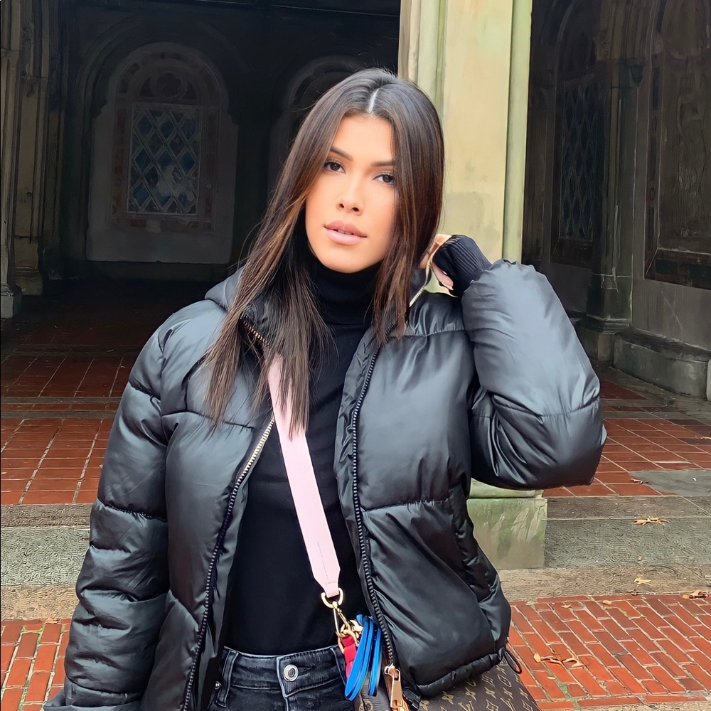 Meet your Posher, Alanis